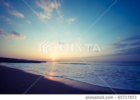 Morning glow of Shonan Chigasaki 65717853