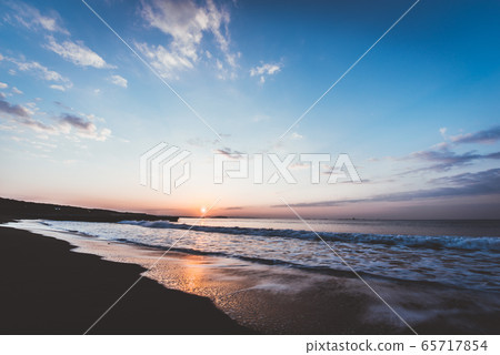 Morning glow of Shonan Chigasaki 65717854