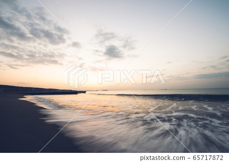 Morning glow of Shonan Chigasaki 65717872