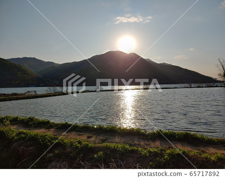 Landscape, Natural Landscape, River Landscape, Spring Landscape, Landscape Photography, Nature, Natural Environment, Nature Image, Mountain, Tree, Forest, River, Sky, Trail 65717892