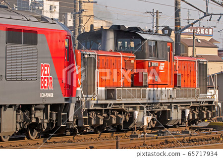 DD51 + DF200重油貨運列車 DD51 + DF200重油貨運列車 65717934