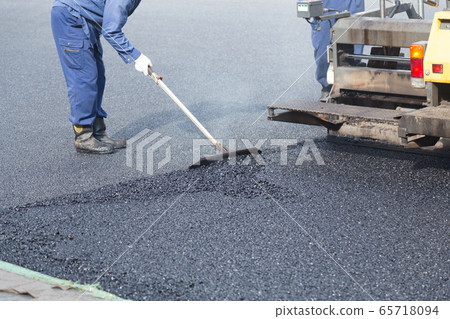 Paving work 65718094