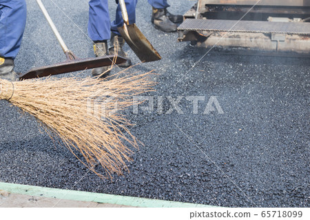 Paving work Paving work 65718099