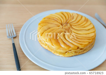 Fruit tart  65718923