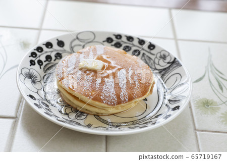 Making sweets at home Pancake butter, syrup and powdered sugar Making sweets at home Pancake butter, syrup and powdered sugar 65719167