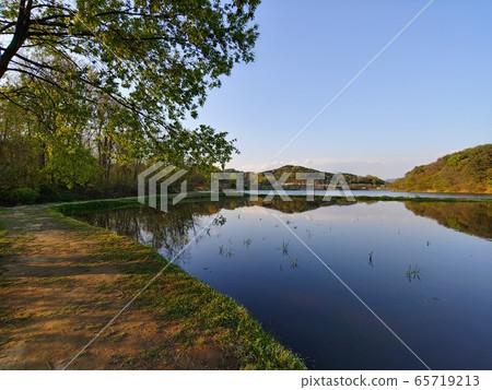 Landscape, Natural Landscape, River Landscape, Spring Landscape, Landscape Photography, Nature, Natural Environment, Nature Image, Mountain, Tree, Forest, River, Sky, Trail 65719213