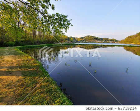 Landscape, Natural Landscape, River Landscape, Spring Landscape, Landscape Photography, Nature, Natural Environment, Nature Image, Mountain, Tree, Forest, River, Sky, Trail 65719214