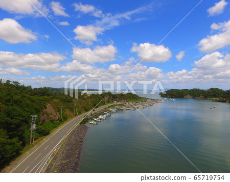 Aerial view with gulf road, sky, white cloud-drone (Miyagi prefecture Higashi Matsushima City Miyato-ji Kushikiyama) 65719754