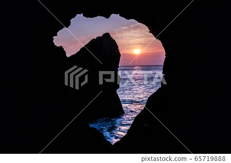 See the rising sun over the Pacific Ocean from Hiji no Shimon 65719888