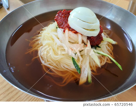 Summer cool food noodles 65720546
