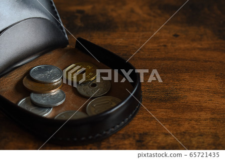 Coin case and coin money 65721435