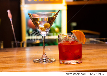 可愛的雞尾酒吧杯 可愛的雞尾酒吧杯 65721937