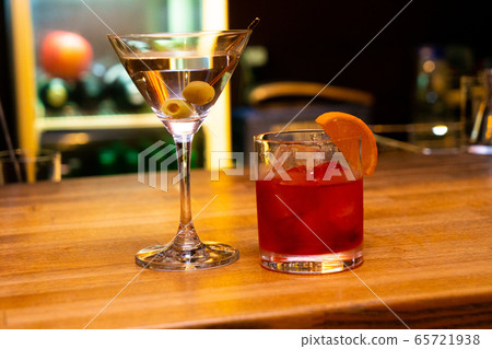 可愛的雞尾酒吧杯 可愛的雞尾酒吧杯 65721938