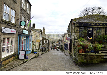 海沃思(Haworth),大街鵝卵石和石頭鎮景 海沃思(Haworth),大街鵝卵石和石頭鎮景 65722793