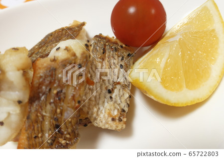 Homely and rustic homemade "Muniel of Akashi bream" 65722803