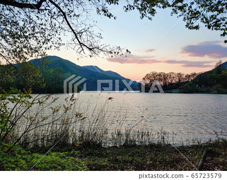 Landscape, Natural Landscape, River Landscape, Spring Landscape, Landscape Photography, Nature, Natural Environment, Nature Image, Mountain, Tree, Forest, River, Sky, Trail 65723579