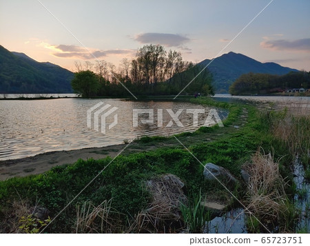 Landscape, Natural Landscape, River Landscape, Spring Landscape, Landscape Photography, Nature, Natural Environment, Nature Image, Mountain, Tree, Forest, River, Sky, Trail 65723751
