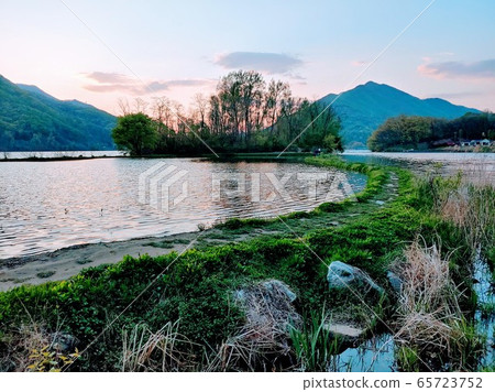 Landscape, Natural Landscape, River Landscape, Spring Landscape, Landscape Photography, Nature, Natural Environment, Nature Image, Mountain, Tree, Forest, River, Sky, Trail 65723752