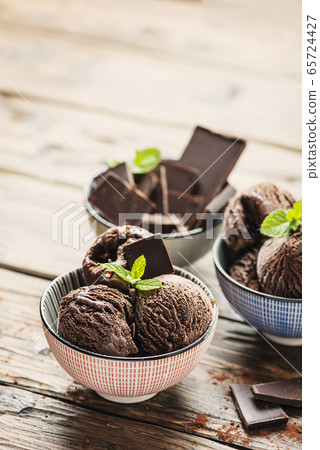 Chocolate ice cream Chocolate ice cream 65724427