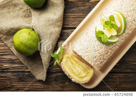 Cake roll with lime and white chocolate Cake roll with lime and white chocolate 65724898