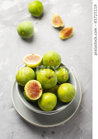 Sweet green figs Sweet green figs 65725119