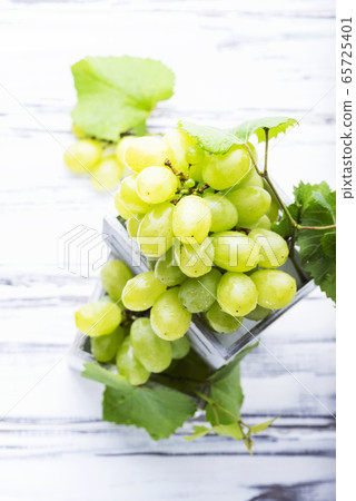 White grapes 65725401