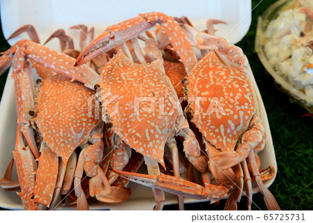 Steamed Blue Crabs in foam box for sell 65725731