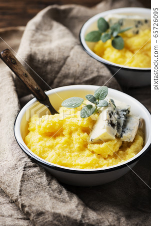 polenta with gorgonzola 65726095
