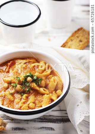 Traditional italian dish pasta e ceci Traditional italian dish pasta e ceci 65726181