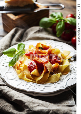 Cooked italian pasta 65726211