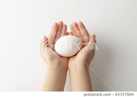 Hold eggs with both hands-Important-Protect-Deliver Hold eggs with both hands-Important-Protect-Deliver 65727084