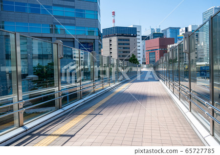 [東京]汐留公園的人行天橋 65727785
