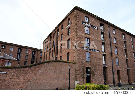 Albert Dock in Liverpool, a marine city Albert Dock in Liverpool, a marine city 65728065