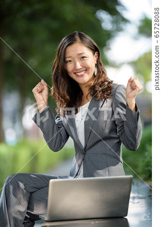 Businesswoman celebrate success Businesswoman celebrate success 65728088