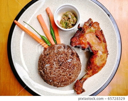 Burmese pon ye gyi rice set 65728329