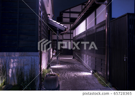 Yotsuken Road at night, Entonji 65728365