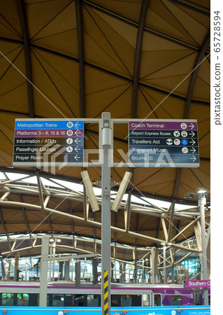 Signpost of Southern Cross Station 65728594