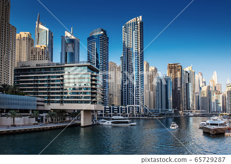 Dubai Marina at sunset 65729287