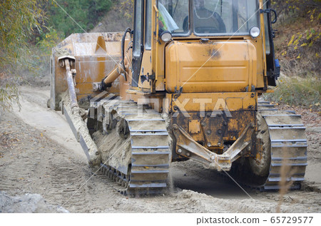 Quarry aggregate with heavy duty machinery. 65729577