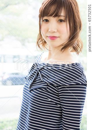 窗邊的女人 65732501