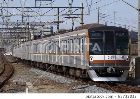 地鐵有樂町線10000系列,可直接通往東武東上線 地鐵有樂町線10000系列,可直接通往東武東上線 65732832