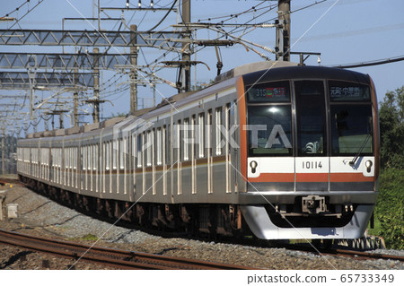Subway Fukutoshin line 10000 series (F liner) going to Tobu Tojo line 65733349