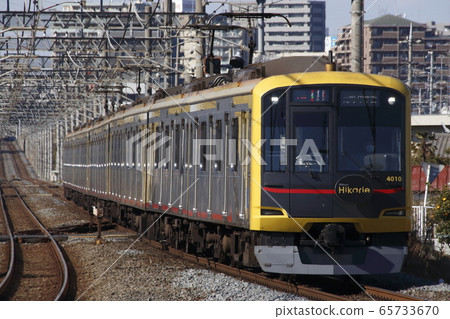 Directly connected to the Tojo Line Tokyu Toyoko Line Series 4000 (Shibuya Hikarie F Liner) 65733670