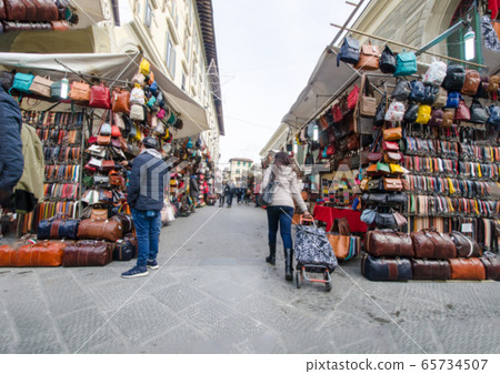 在意大利佛羅倫薩市中心的一個攤位（博卡西） 65734507