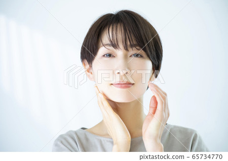 30多歲的美女形象女性 65734770