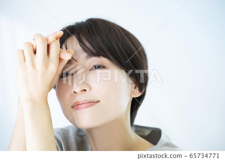 Beauty image women in their 30s Beauty image women in their 30s 65734771