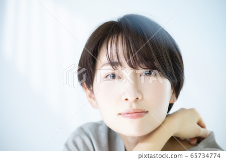 30多歲的美女形象女性 30多歲的美女形象女性 65734774