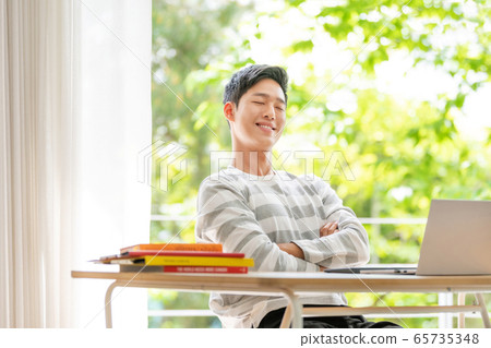 男性商務學生 男性商務學生 65735348