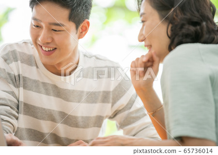 Male business counseling 65736014