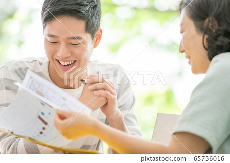 Male business counseling 65736016